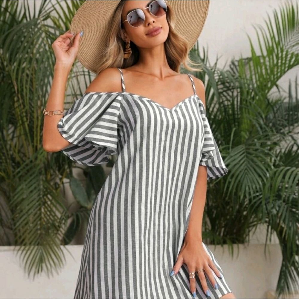 Cold Shoulder Striped Dress - Picture 3 of 6